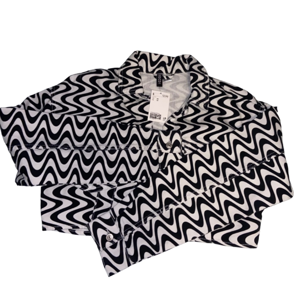 H&M Women’s XS NEW White Cropped Jean Jacket with Black Waves Design